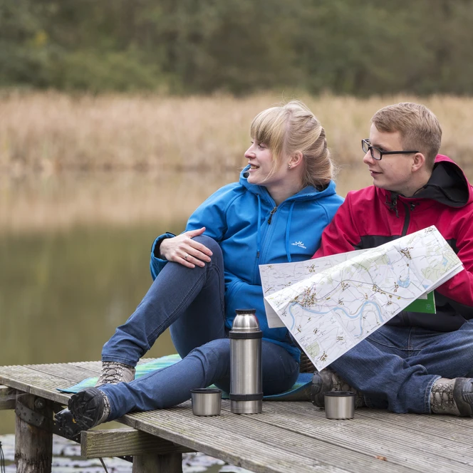 Auszeit am Steg in der Dahlener Heide - Wandern in der Region Leipzig