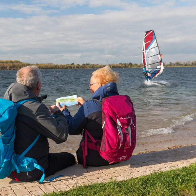 Windsurfer am Schladitzer See - Aktivurlaub im CAMP DAVID Sport Resort in der Leipzig Region