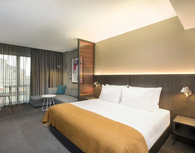 hotel room studio at the conference hotel Adina Apartment Hotel Leipzig | Leipzig Convention Bureau Studio Hotelzimmer im Tagungshotel Adina Apartment Hotel Leipzig – präsentiert vom Leipzig Convention Bureauhotel room studio at the conference hotel Adina Apartment Hotel Leipzig – presented by the Leipzig Convention Bureau