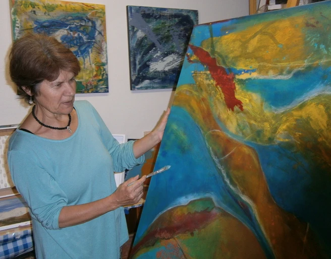 Christa Mayr-brandl - Beim Malen.JPG