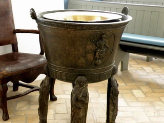 Halk Kirke - døbefont