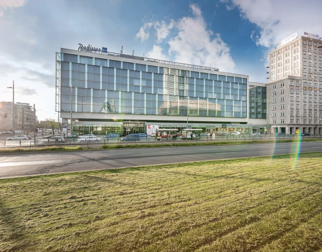 Exterior view of the conference hotel Radisson Blu Leipzig | Leipzig Convention Bureau  Außenansicht des Tagungshotel Radisson Blu Leipzig – präsentiert vom Leipzig Convention BureauExterior view of the conference hotel Radisson Blu Leipzig – presented by the Leipzig Convention Bureau