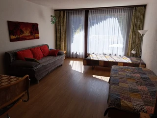 Wohnzimmer mit neuem Boden