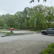 Befestigter Parkplatz Südufer