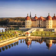 Moritzburg_DDPix_Marcel_Quietzsch_Schloss_Luftbild_vorn_00338_2015.jpg