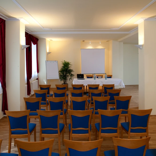 Salon "Fridel Hönisch" with row seating at the event venue Krystallpalast Varieté | Leipzig Convention Bureau