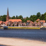 Blick auf Elbe und Lauenburg