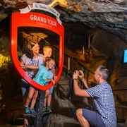 grand-tour-foto-spot-st-beatushoehlen.jpg Grand Tour, Foto-Spot St.Beatus-HöhlenGrand Tour, St. Beatus Caves Photo SpotGrand Tour, spot photo des grottes de Saint-Béatus