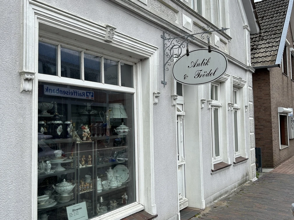 Antik und Trödel.jpg