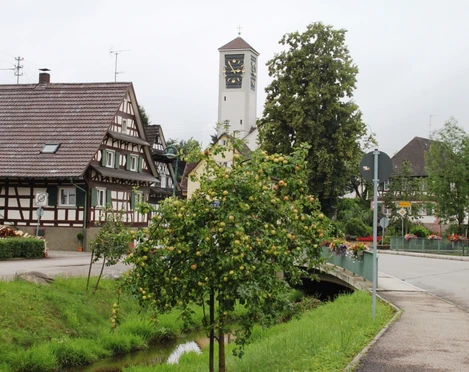 Heilig Kreuz außen komprimiert