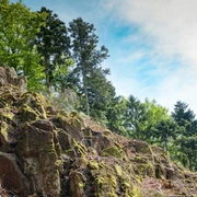 der-himmelsfelsen-von-unten-betrachtet