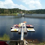Bootfahren auf der Schwarzenbachtalsperre bei Forbach im Schwarzwald