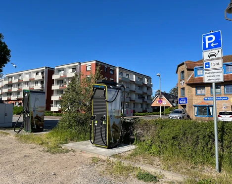 eTankstelle Schnellladesäule Andreas Nielsen Parkplatz