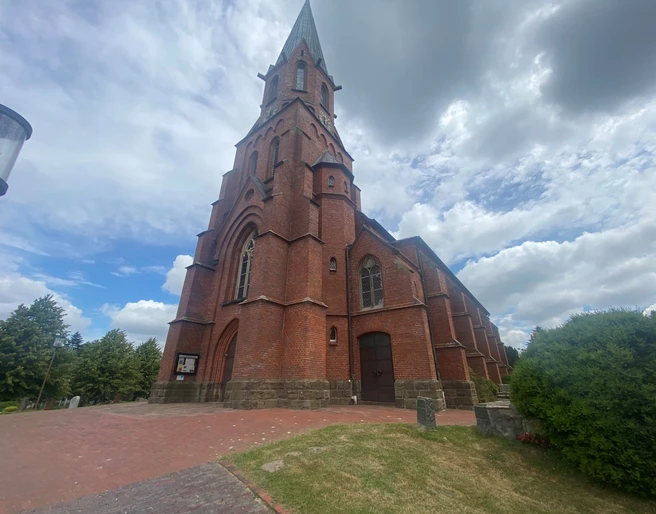 St.Petri Kirche Burhave.jpg