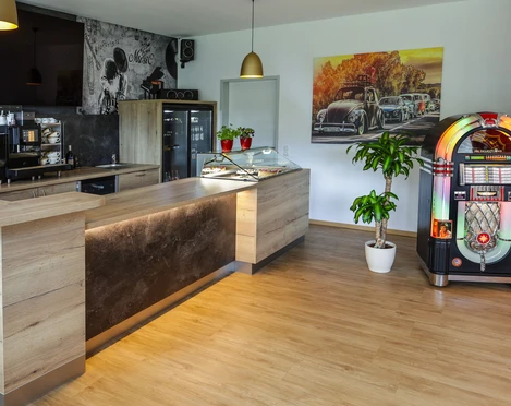 Begegnungscafe Willingen Theke.jpg