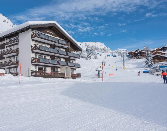 Aussenansicht mit Moosfluh Aletschgletscher Bahn