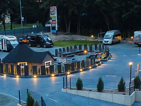 caravan-wohnmobil-stellplatz-brhemr-grillgelegenheiten-und-wechselnder-schooterplatz