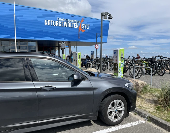 eTankstelle vor dem Erlebniszentrum Naturgewalten