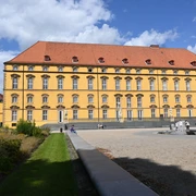 Castle Osnabrück Rückansicht des Schlosses mit Wasserkaskaden Rear view of the castle with water cascadesAchteraanzicht van het kasteel met watervallen