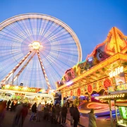 Zaal Gartlage Karussell zur blauen Stunde auf dem Jahrmarkt Halle GartlageCarousel at the blue hour at the Halle Gartlage funfairCarrousel op het blauwe uur op de kermis van Halle Gartlage