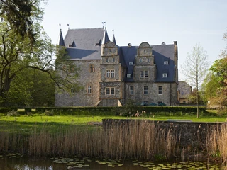 Wasserschloss Schelenburg in Bissendorf-Schledehausen De Waterburcht Schelenburg in Bissendorf in het Osnabrücker Land is een renaissancegebouw met gotische verdedigingstoren