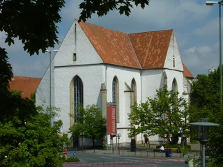 Kunsthalle Osnabrück Kunsthalle Osnabrück, gotisches Gebäude mit rotem Dach.Kunsthalle Osnabrück, Gothic building with red roof.Kunsthalle Osnabrück, gotisch gebouw met rood dak.