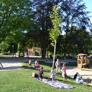 Familienpark in Bad Essen Kinderen spelen in het familiepark in Bad Essen tijdens hun vakantie in het Osnabrücker Land met het hele gezin