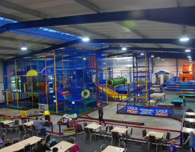 Familien-Hallenspielplatz Sternenland