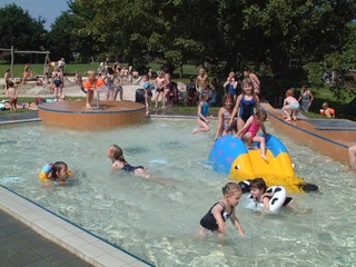 Frei_und_Hallenbad_Meppen_Kleinkindbecken.jpg
