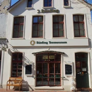 Das Bild zeigt das Haus vom Bünting Teemuseum