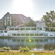 Schleuseninsel mit Haus Ruhrnatur und Weißer Flotte