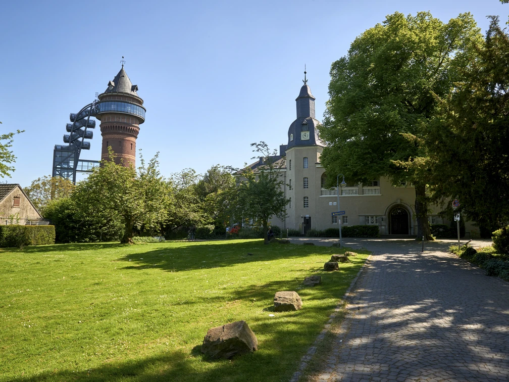 Schloß Styrum mit benachbartem Aquarius Wassermuseum
