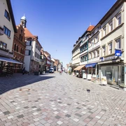 Im dritten Obergeschoss der AXA Vertretung befindet sich die Ferienwohnung