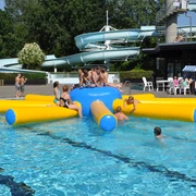 rutsche-und-spielgeraet