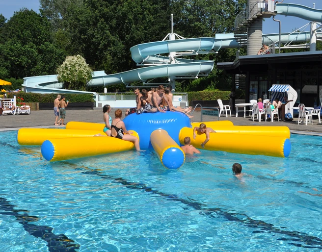 rutsche-und-spielgeraet