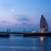 seezeichen-abenddaemmerung-juist  Seebrücke mit Seezeichen Juist