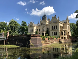 Schloss Evenburg Das Bild zeigt die Außenansicht von der Schloss Evenburg