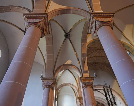 Säulen in der Nikolaikirche in Höxter