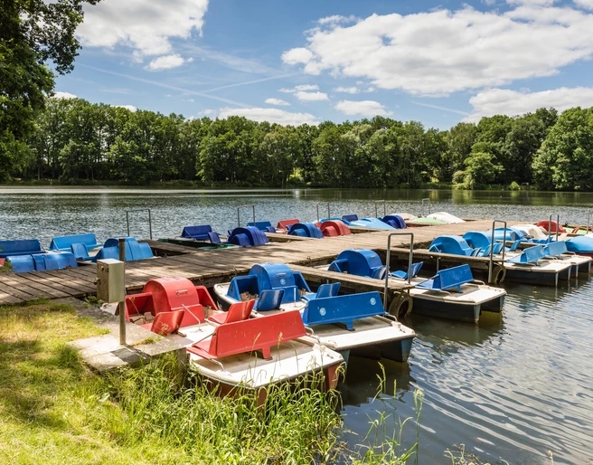 Lopausee mit Treetbooten Treetboote auf dem Lopausee