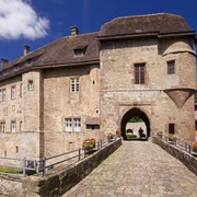 Burg Dringenberg  Burg Dringenberg von außen.