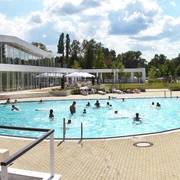 Nichtschwimmerbecken Sport- und Freizeitbad Allerwelle Gifhorn Blick auf das Nichtschwimmerbecken im Freibad vom Sport- und Freizeitbad Allerwelle Gifhorn