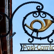 Altes Post Comtoir Posthorn am alten Post Comtoir in Gifhorn