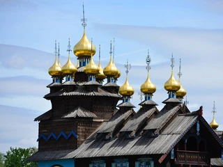 Kuppel Glockenpalast Goldene Kuppeln auf dem Dach des Glockenpalast in Gifhorn