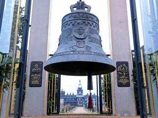 Glocke der Europäischen Freiheitsglocke nahe dem Mühlenmuseum Gifhorn Glocke der Europäischen Freiheitsglocke nahe dem Mühlenmuseum Gifhorn
