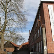 stuhlmuseum_geb-udeansicht_2_-c-bernard-bonset-stuhlmuseum-eimbeckhausen