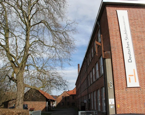 stuhlmuseum_geb-udeansicht_2_-c-bernard-bonset-stuhlmuseum-eimbeckhausen