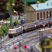 Bahnhofsgelände bei der Modelleisenbahn Hillerse  Szene Bahnhofsgelände bei der Modelleisenbahn Hillerse