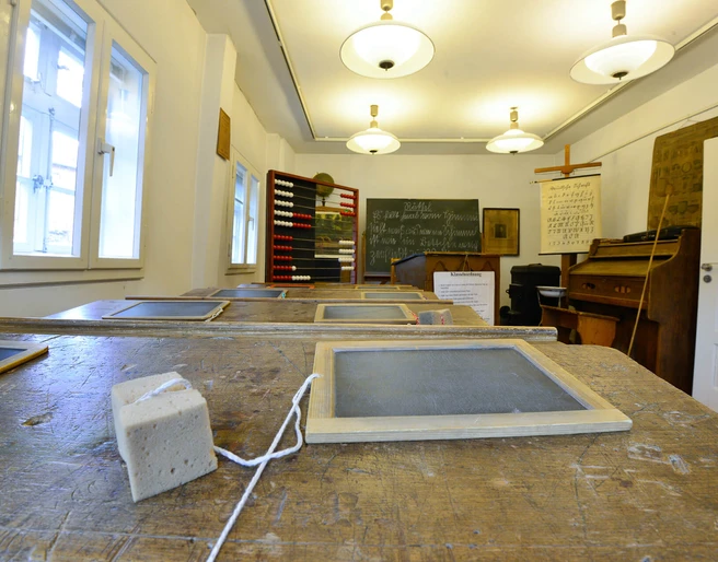 Klassenzimmer im Schulmuseum Steinhorst Klassenzimmer im Schulmuseum Steinhorst in der Südheide Gifhorn