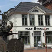 tourist-information-mit-brunnen