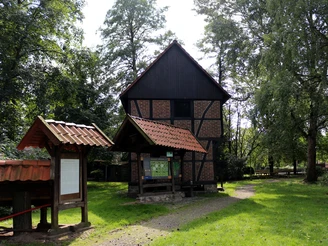 Haus der Landschaft - Hinweistafel Hinweistafeln am Haus der Landschaft in Knesebeck